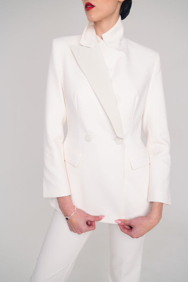 LOOK 01 — Der gesamte Elfenbein-Anzug
