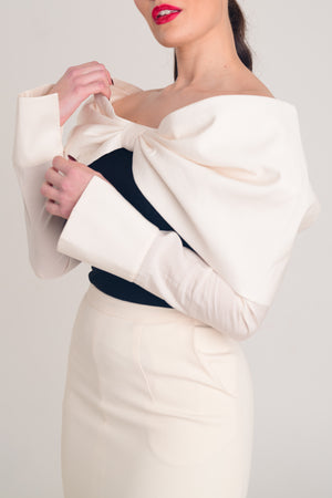 TOP 04 – Off-the-shoulder top with tie