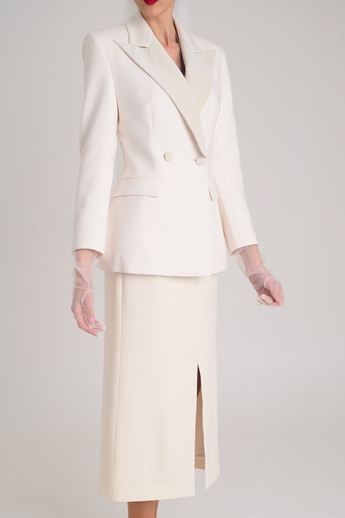 LOOK 06 — The Ivory Structure Set