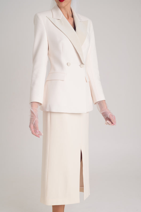 LOOK 06 — The ivory structure set