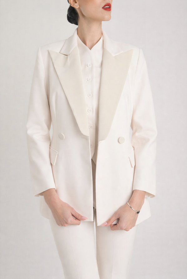 LOOK 05 — Das Elfenbein-Dreiteiler
